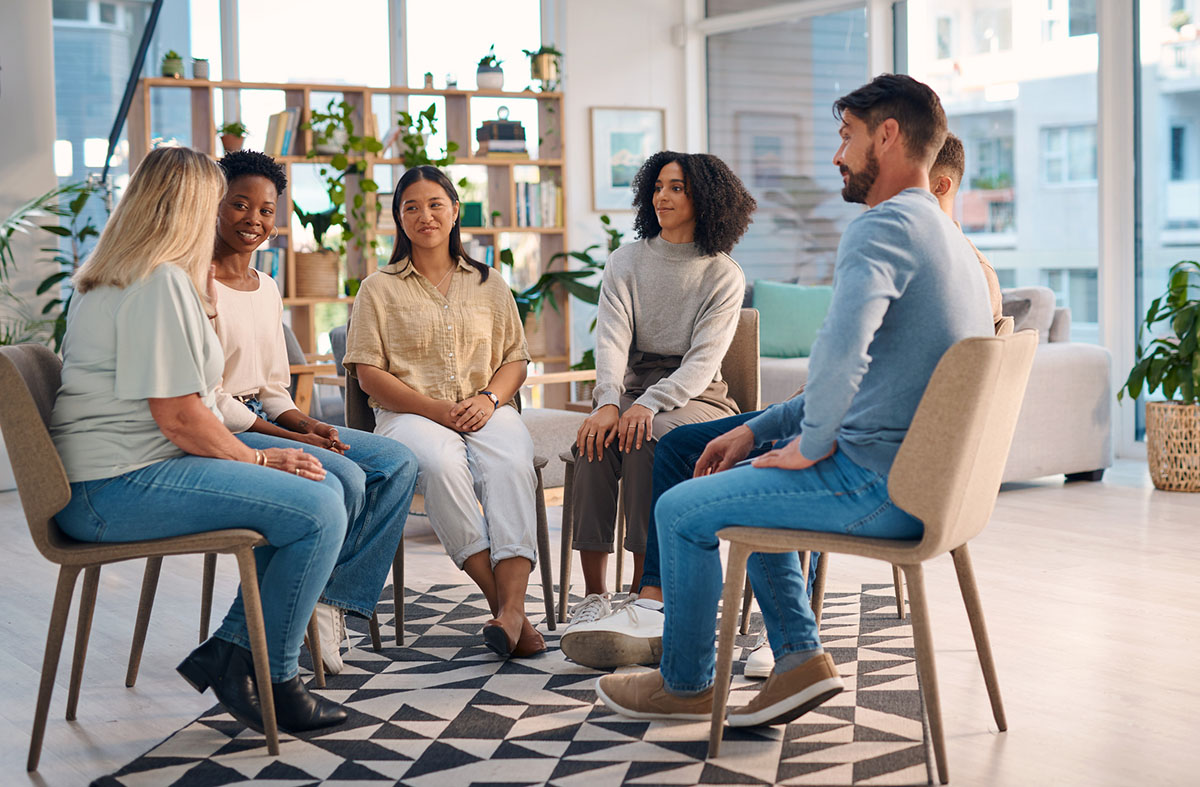 innovadores-banner therapist working with a client